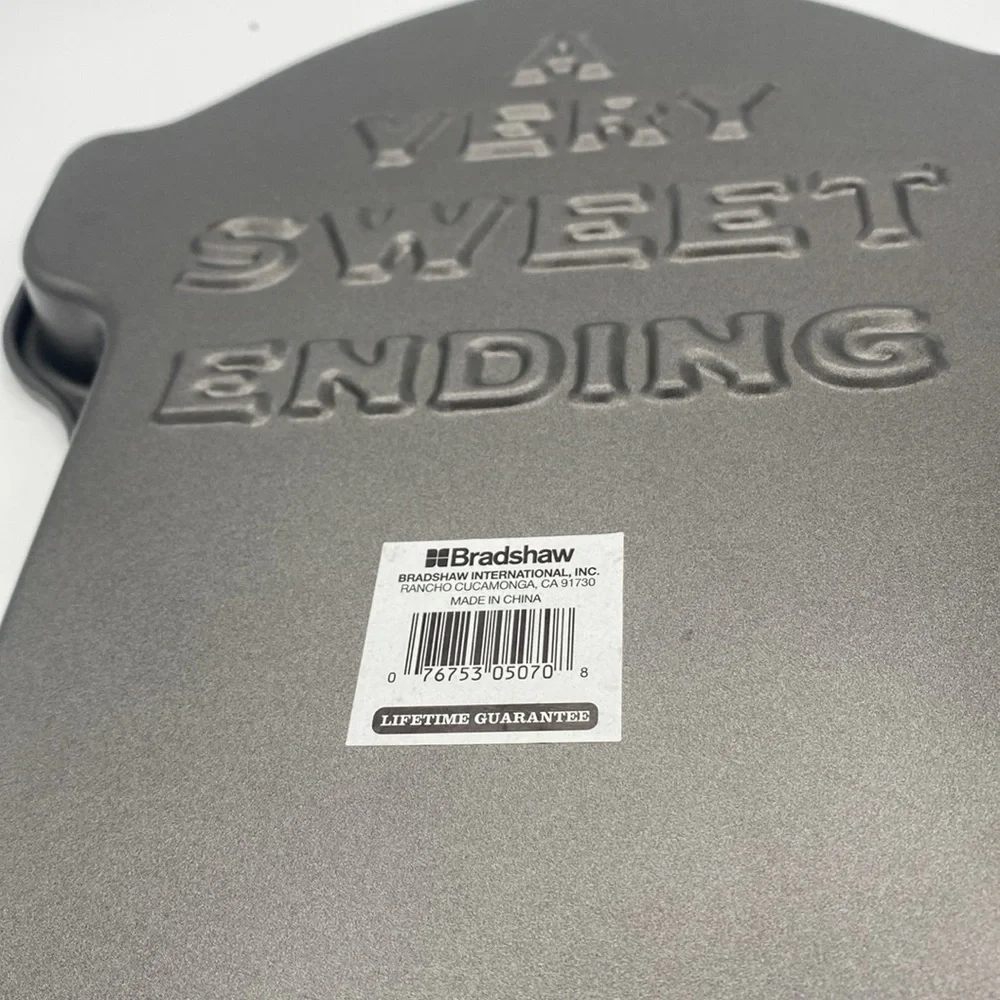 Halloween tombstone. “ A Very Sweet Ending” nonstick cake pan 14x10” Bradshaw